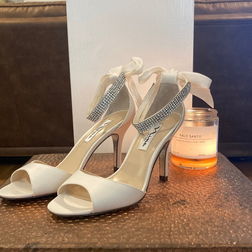 Wedding Shoes! Ivory Luster- Vinnie- by Nina. Size 6